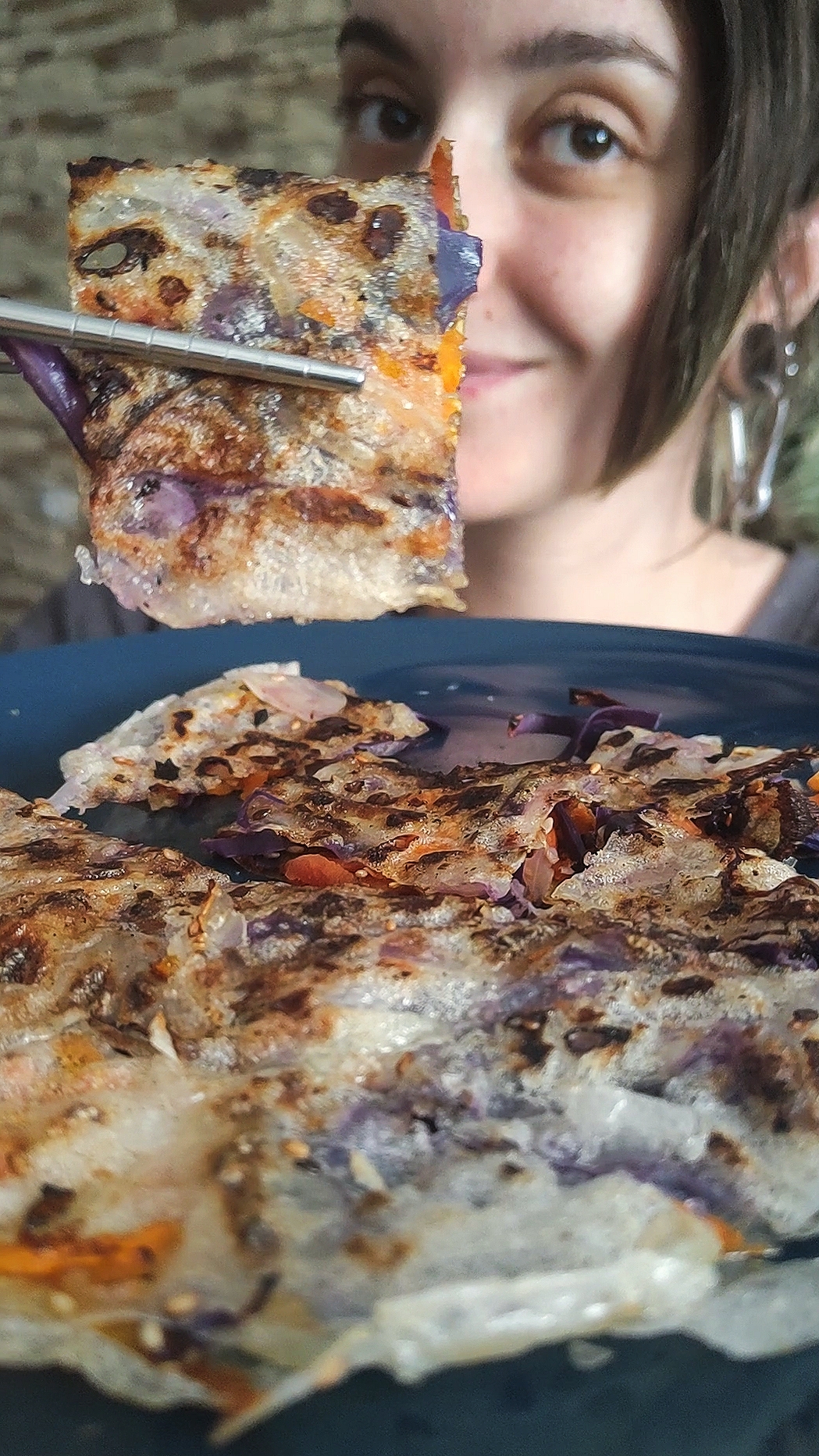 Tortitas crujientes de papel de arroz con verduras